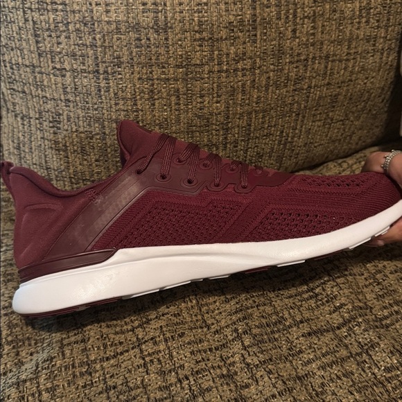 APL TechLoom Tracer Knit Running Sneakers Men’s 8.5 Burgundy White NWOT $230 - Picture 5 of 8